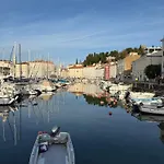 Premium 2br In Old Town - Walk To Sea 피란