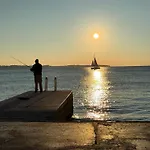 Premium 2br In Old Town - Walk To Sea