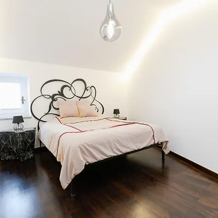 Casa Matteo - Steps From The Sea, Old Town *